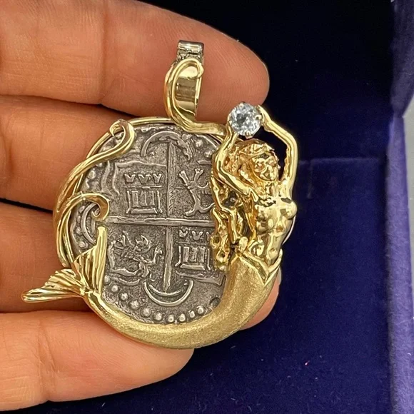 GORGEOUS SHIPWRECK COIN PENDANT IN 14kt GOLD MERMAID BEZEL WITH AQUAMRIN… - Picture 3 of 9